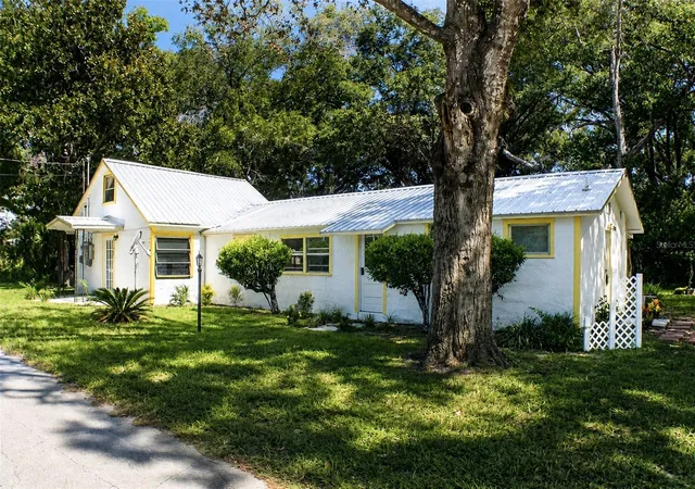 Homes for sale in Lake Helen, FL | 490 John St #A & B, Lake Helen, FL 32744 | MLS# V4950021