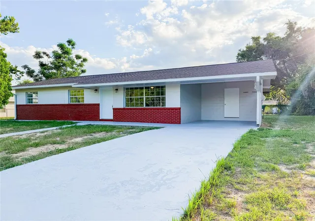 Photo 1 of Single family home for sale at 2104 Sw 38th Avenue, Ocala, FL 34474 | MLS# OM727869 | Listing updated on 2026-09-07