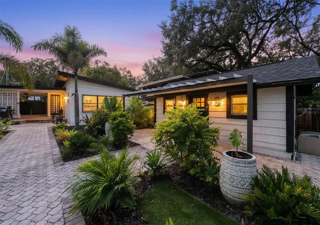 2nd image of 308 E Hollywood St, Tampa, FL 33604 | MLS# TB8525706