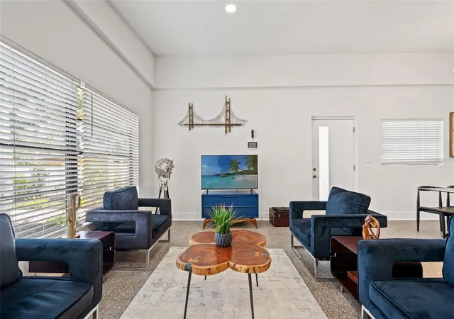 4th image of 308 E Hollywood St, Tampa, FL 33604 | MLS# TB8525706