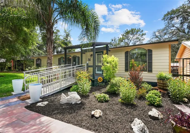 3rd image of 145 Crystal Lake Dr, Melrose, FL 32666 | MLS# TB8525712