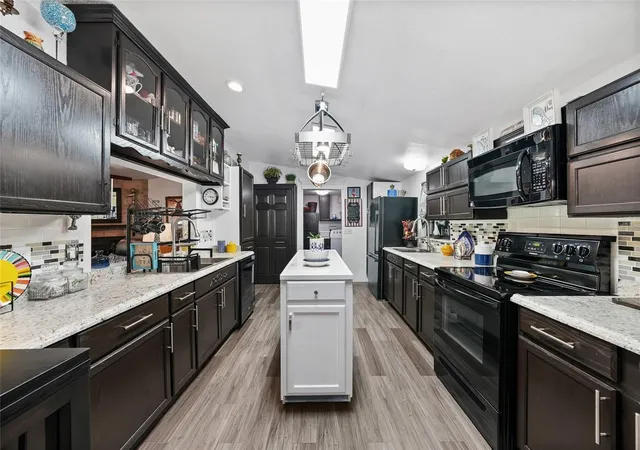5th image of 145 Crystal Lake Dr, Melrose, FL 32666 | MLS# TB8525712