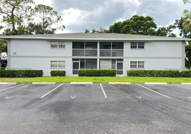 2nd image of 572 Se Fairways Ln #N204, Ocala, FL 34472 | MLS# OM727872