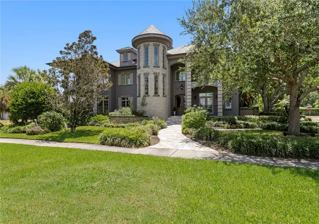 Photo 2 of Single family home for sale at 401 Snell Isle Blvd Ne, Saint Petersburg, FL 33704 | MLS# TB8525734 | Listing updated on 2026-08-16