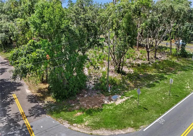 3rd image of 3 Bay Dr, Ocklawaha, FL 32179 | MLS# O6422128