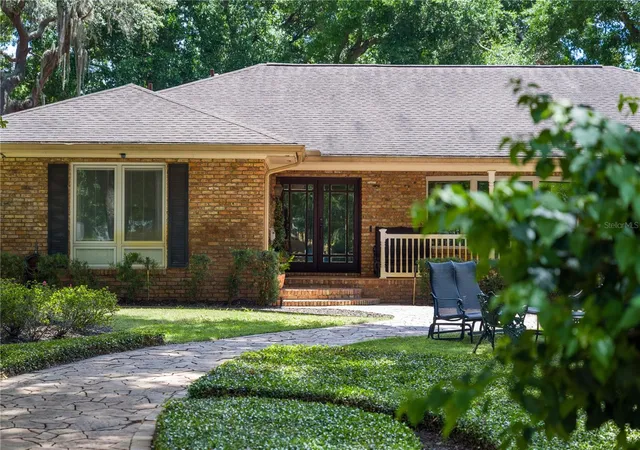 Photo 2 of Single family home for sale at 2009 Woody Dr, Windermere, FL 34786 | MLS# O6422132 | Listing updated on 2026-08-29