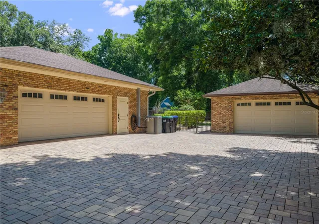 Photo 4 of Single family home for sale at 2009 Woody Dr, Windermere, FL 34786 | MLS# O6422132 | Listing updated on 2026-08-29