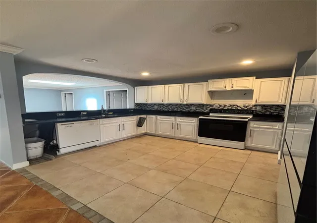 Photo 4 of Townhouse for sale at 2487 Harbour Way, Winter Park, FL 32792 | MLS# O6422155 | Listing updated on 2026-08-24