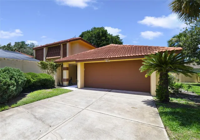 Photo 2 of Condo for sale at 5025 Bermuda Cir #5025, Orlando, FL 32808 | MLS# S5152997 | Listing updated on 2026-07-27