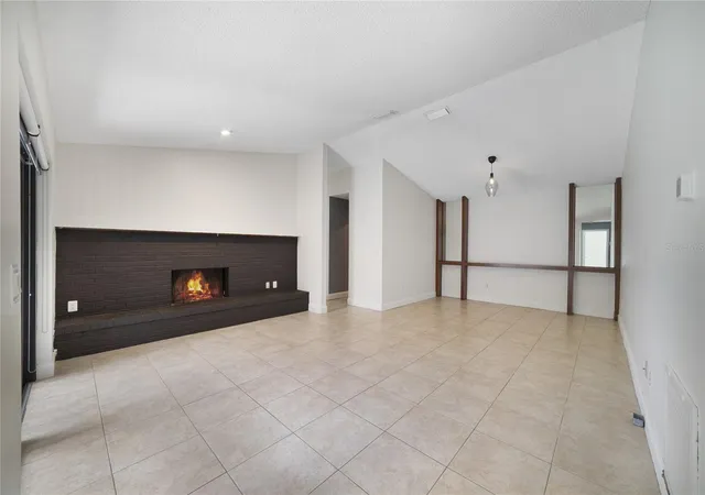 Listing Photo 4 - Condo for sale in building located at 5025 Bermuda Cir, ORLANDO, FL 32808 - Unit #5025