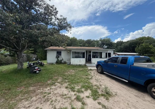 Photo 4 of Single family home for sale at 1724 S US 301, Sumterville, FL 33585 | MLS# O6422180 | Listing updated on 2026-09-04