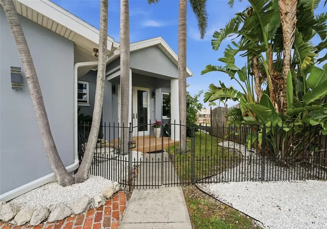 5th image of 16115 4Th St E, Redington Beach, FL 33708 | MLS# D6147982