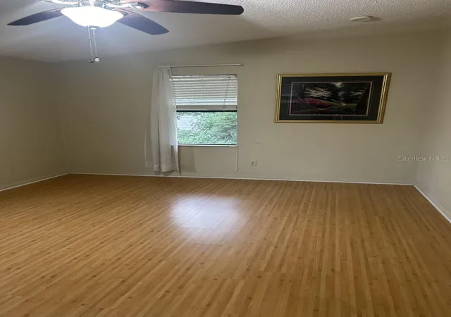 Photo 4 of Manufactured home for sale at 1550 Hillcrest Dr, Lady Lake, FL 32159 | MLS# A4698965 | Listing updated on 2026-07-20