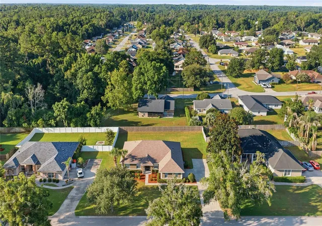 Photo 2 of Single family home for sale at 4460 Se 106th Street, Belleview, FL 34420 | MLS# OM727889 | Listing updated on 2026-09-25