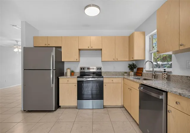 5th image of 1004 17Th Ave W, Bradenton, FL 34205 | MLS# TB8525830