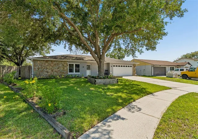 2nd image of 16205 Sawgrass Cir, Tampa, FL 33624 | MLS# A4698995