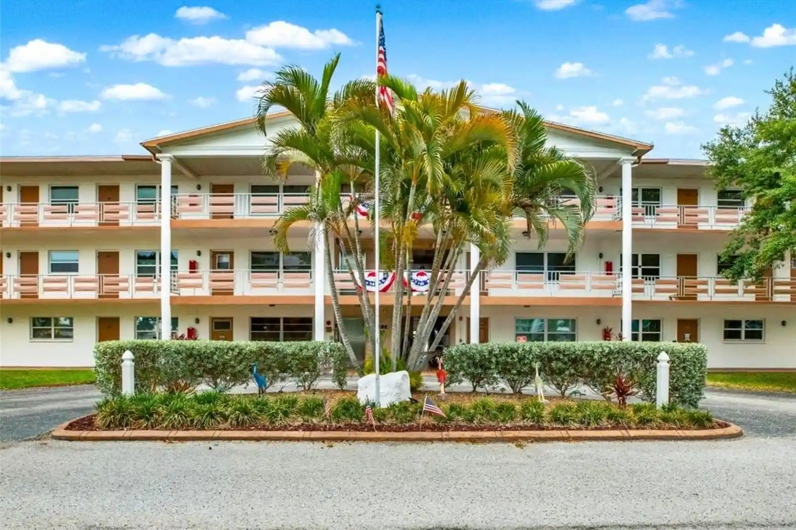 Listing Photo 1 - Condo for sale in 6015 19Th St N located at 6015 19Th St N, St. Petersburg, FL 33714 - Unit #302