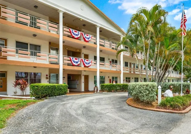 Photo 2 of Condo for sale at 6015 19th Street N #302, Saint Petersburg, FL 33714 | MLS# TB8525860 | Listing updated on 2026-09-14