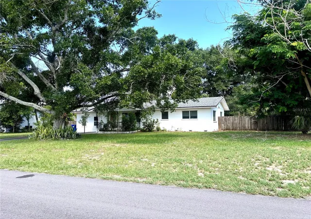 Photo 2 of Single family home for sale at 347 S 2nd Street, Eagle Lake, FL 33839 | MLS# P4939232 | Listing updated on 2026-09-02