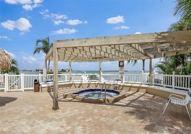 Listing Photo 2 - Condo for sale in building located at 6322 Palma Del Mar Blvd S, St. Petersburg, FL 33715 - Unit #103