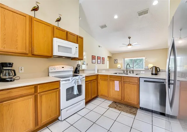 Photo 3 of Single family home for sale at 630 Thousand Oaks Blvd, Davenport, FL 33896 | MLS# O6422276 | Listing updated on 2026-08-25