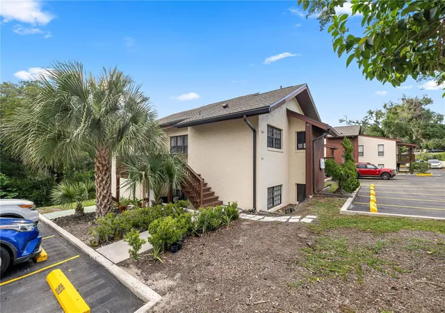 Homes for sale in Clermont, FL | 964 5th Street, Clermont, FL 34711 | Houzeo