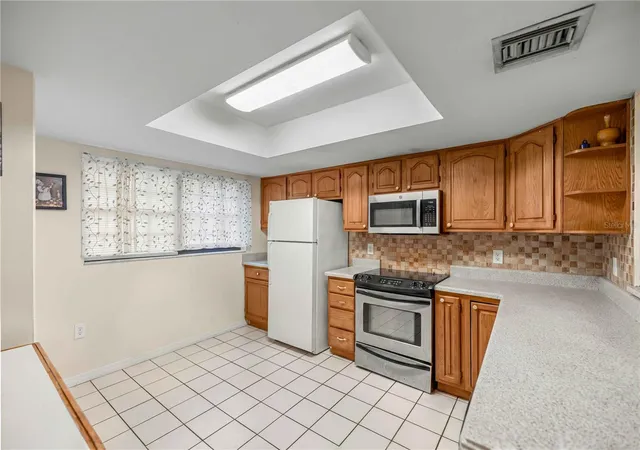 Listing Photo 4 - Condo for sale in building located at 964 5th St, CLERMONT, FL 34711 - Unit #964