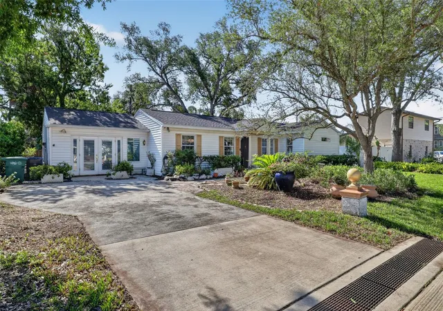3rd image of 4204 S Renellie Dr, Tampa, FL 33611 | MLS# O6422282