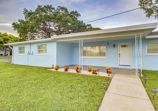 Photo 2 of Single family home for sale at 5151 Duhme Rd, Saint Petersburg, FL 33708 | MLS# TB8525875 | Listing updated on 2026-08-19