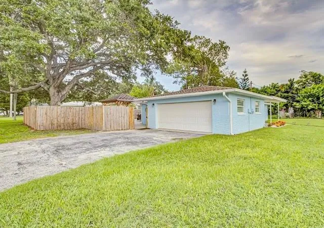 Photo 2 of Single family home for sale at 5151 Duhme Rd, Saint Petersburg, FL 33708 | MLS# TB8525875 | Listing updated on 2026-08-19