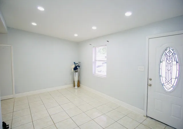 Photo 4 of Sale Pending at 601 Lime Tree Rd, Tampa, FL 33619 | MLS# TB8525876 | Listing updated on 2026-08-14