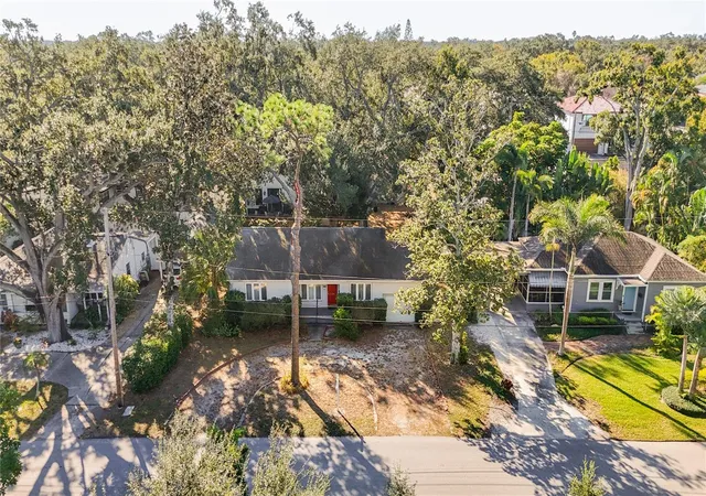 Photo 2 of Sale Pending at 3120 W Coachman Ave, Tampa, FL 33611 | MLS# TB8525882 | Listing updated on 2026-08-06
