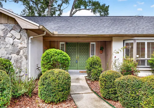 Photo 4 of Single family home for sale at 6328 N Queensway Dr, Temple Terrace, FL 33617 | MLS# TB8525884 | Listing updated on 2026-09-15
