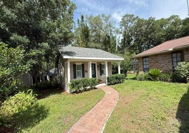 image of 1990 Larchmont Dr, Deland, FL 32724 | MLS# V4950033