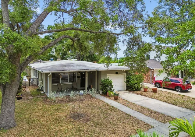 Photo 1 of Sale Pending at 621 E Davis Blvd, Tampa, FL 33606 | MLS# TB8525894 | Listing updated on 2026-08-05