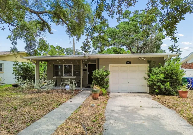 Photo 2 of Sale Pending at 621 E Davis Blvd, Tampa, FL 33606 | MLS# TB8525894 | Listing updated on 2026-08-05