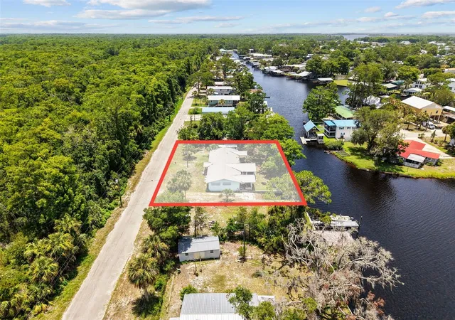 Homes for sale in Suwannee, FL | 306 Se 256 St, Suwannee, FL 32692 | MLS# GC541687
