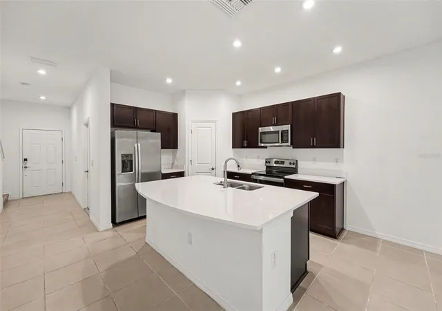 Photo 3 of Townhouse for sale at 10573 Oakside Dr, Palmetto, FL 34221 | MLS# TB8525935 | Listing updated on 2026-10-04