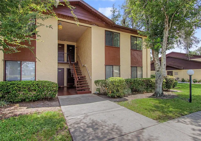 2nd image of 510 Silver Crse #B, Ocala, FL 34472 | MLS# OM727934