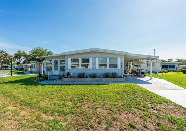 Photo 3 of Manufactured home for sale at 141 Azalea Trl, Leesburg, FL 34748 | MLS# G5114654 | Listing updated on 2026-10-05