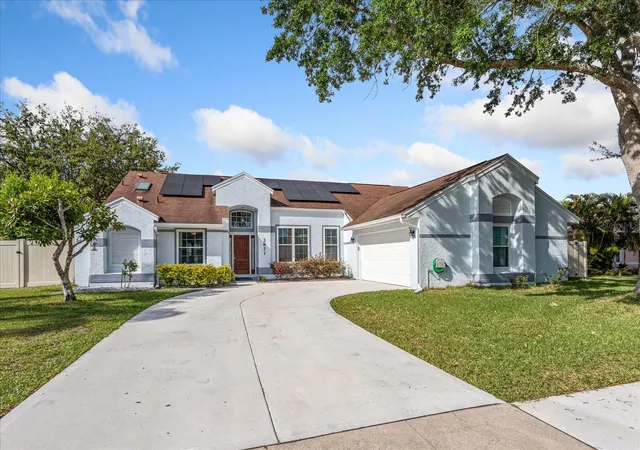 Photo 1 of Single family home for sale at 2821 Lone Feather Dr, Orlando, FL 32837 | MLS# O6422369 | Listing updated on 2026-08-28