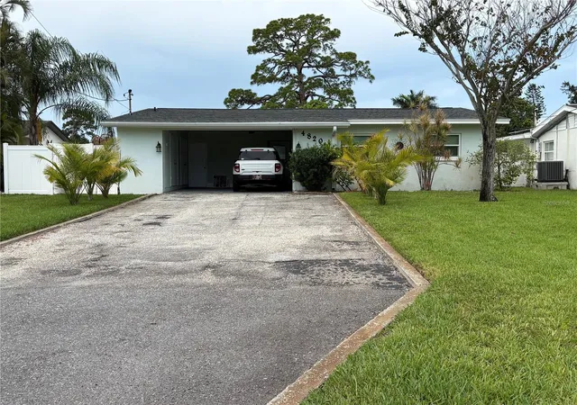 Photo 1 of Single family home for sale at 4820 Venetian Blvd Ne, St Petersburg, FL 33703 | MLS# TB8525962 | Listing updated on 2026-09-15