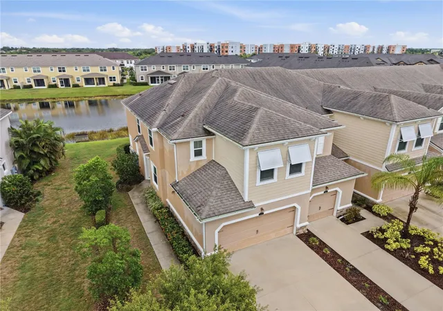 Photo 3 of Townhouse for sale at 5553 Pleasantview Ct, Bradenton, FL 34211 | MLS# A4699058 | Listing updated on 2026-09-07
