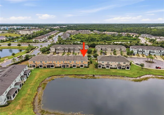 Photo 4 of Townhouse for sale at 5553 Pleasantview Ct, Bradenton, FL 34211 | MLS# A4699058 | Listing updated on 2026-09-07