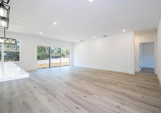 4th image of 42065 Tamarac St, Eustis, FL 32736 | MLS# O6422397