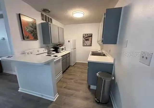 4th image of 1700 Sw 16Th Ct #A5, Gainesville, FL 32608 | MLS# GC541698