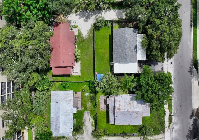 2nd image of 1555 7Th St, Sarasota, FL 34236 | MLS# A4699070