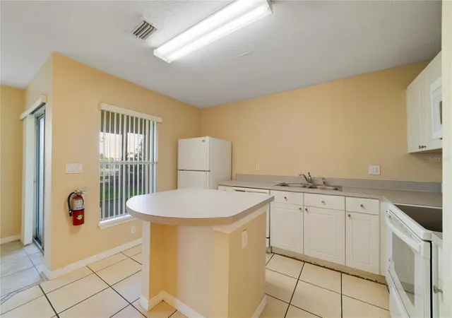 Listing Photo 5 - Condo for sale in building located at 2764 Clb Cortile Cir, KISSIMMEE, FL 34746