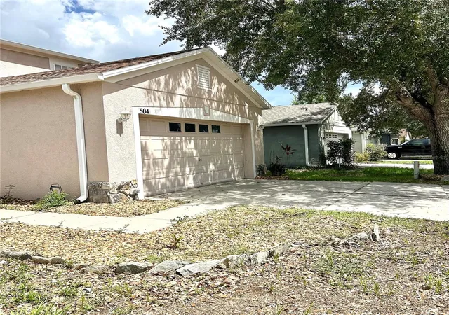 Photo 3 of Single family home for sale at 504 Maple Pointe Dr, Seffner, FL 33584 | MLS# TB8526001 | Listing updated on 2026-09-20