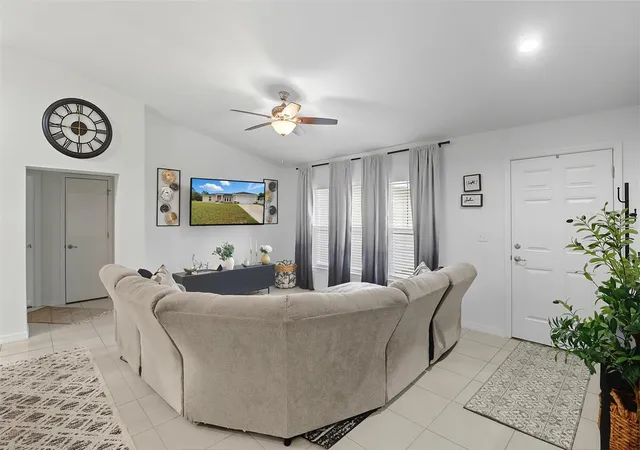 Photo 3 of Single family home for sale at 6651 SW 151st Loop, Ocala, FL 34473 | MLS# OM727945 | Listing updated on 2026-10-01
